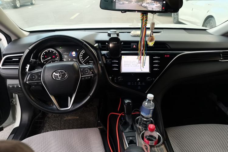Used Toyota Camry 2018 2.0G Luxury Edition Center Console