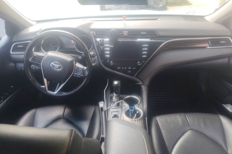 Used Toyota Camry 2018 2.5G Luxury Edition Center Console