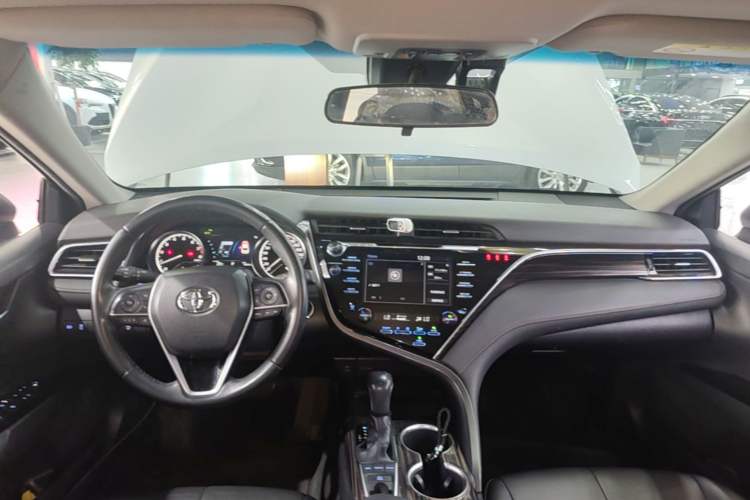Used Toyota Camry 2018 2.5G Luxury Edition Center Console