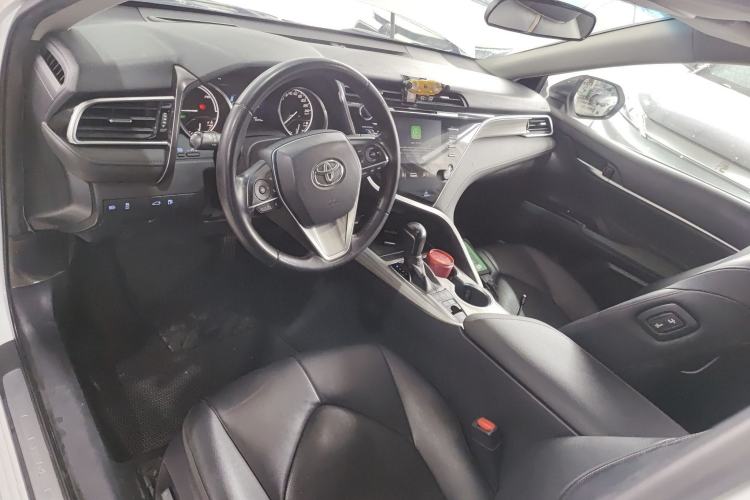 Used Toyota Camry 2018 Dual-Engine 2.5 HG Luxury Edition Center Console