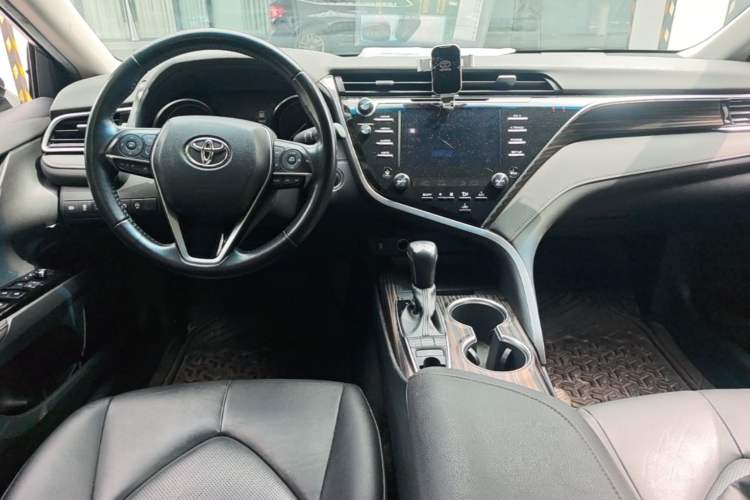 Used Toyota Camry 2018 2.5G Luxury Edition Center Console