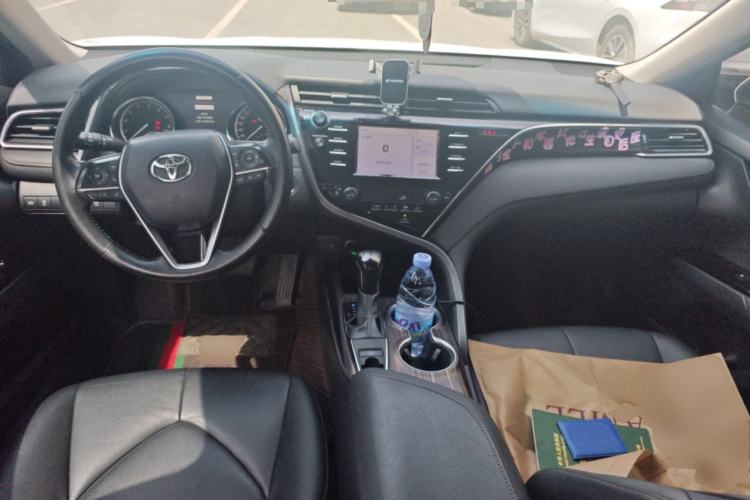 Used Toyota Camry 2018 2.0G Luxury Edition Center Console