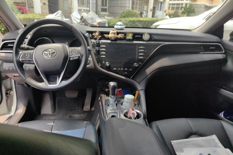 Used Toyota Camry 2018 2.5G Luxury Edition Center Console