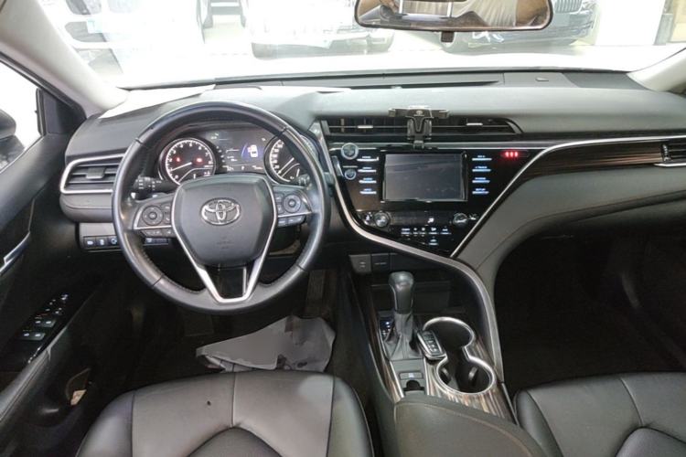 Used Toyota Camry 2018 2.0G Luxury Edition Center Console