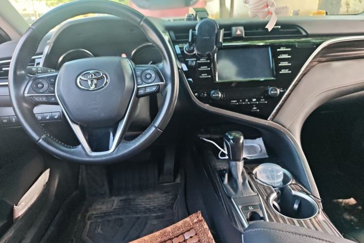 Used Toyota Camry 2018 2.0G Luxury Edition Center Console