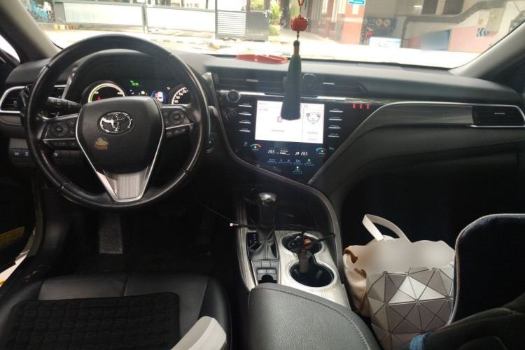 Used Toyota Camry 2018 Dual-Engine 2.5 HG Luxury Edition Center Console
