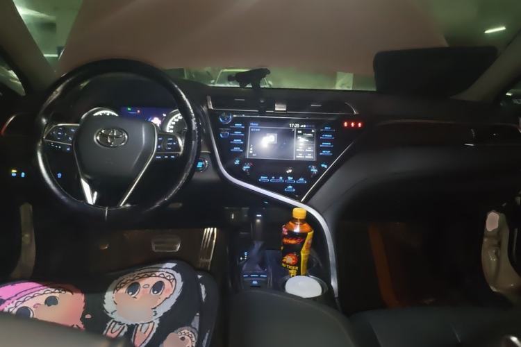 Used Toyota Camry 2018 2.5G Luxury Edition Center Console