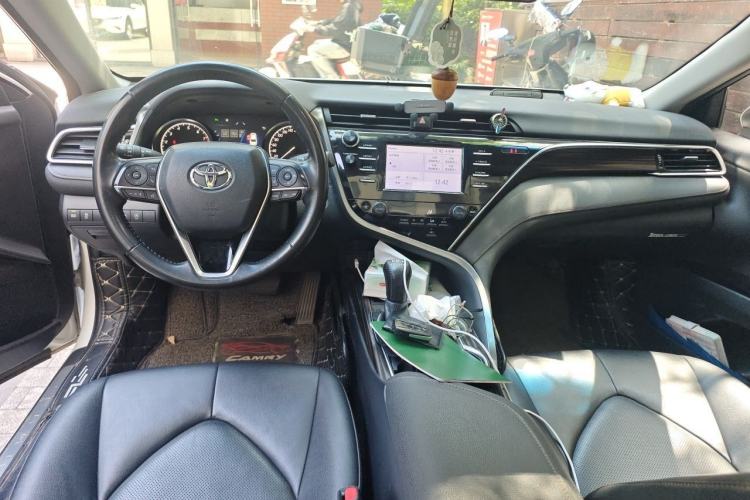 Used Toyota Camry 2018 2.0G Luxury Edition Center Console