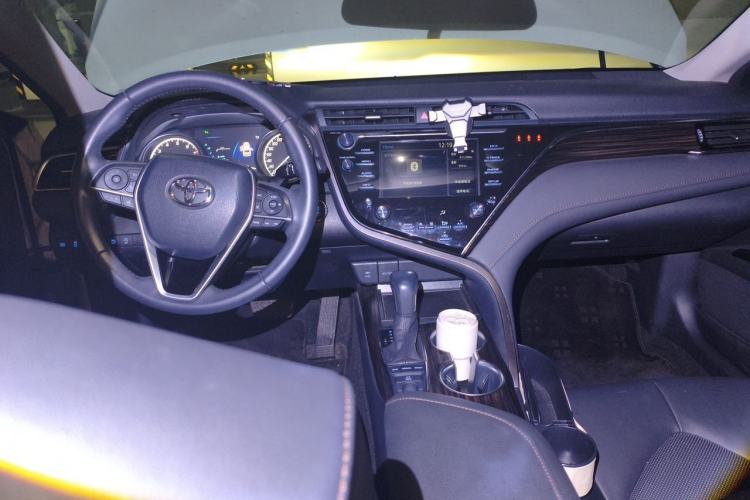Used Toyota Camry 2018 2.5G Luxury Edition Center Console
