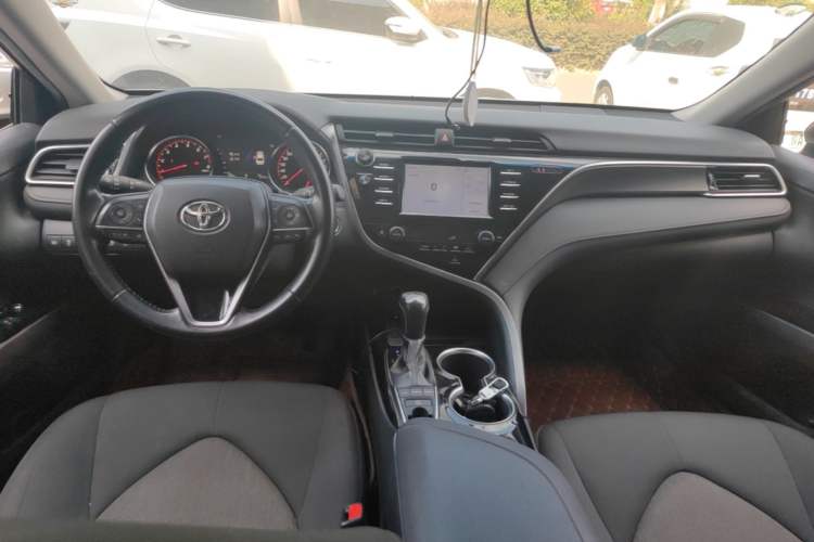 Used Toyota Camry 2018 2.0S FENGSHANG Edition Center Console