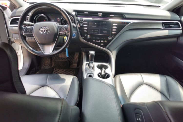 Used Toyota Camry 2018 Dual-Engine 2.5 HG Luxury Edition Center Console