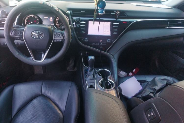 Used Toyota Camry 2018 2.0G Luxury Edition Center Console