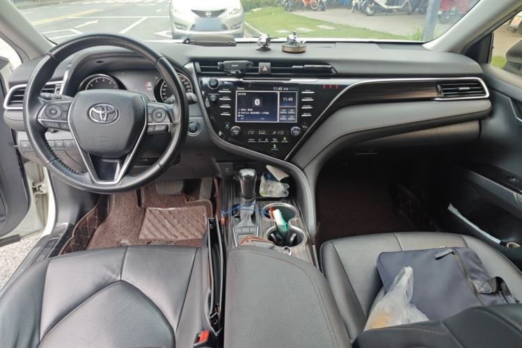 Used Toyota Camry 2018 2.5G Luxury Edition Center Console