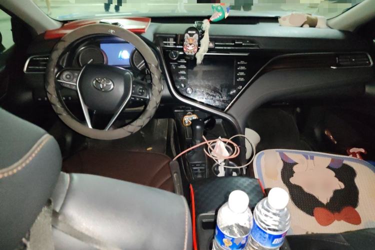 Used Toyota Camry 2018 2.5G Luxury Edition Center Console