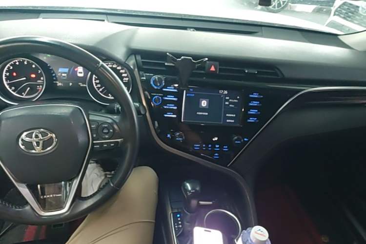 Used Toyota Camry 2018 2.0G Luxury Edition Center Console
