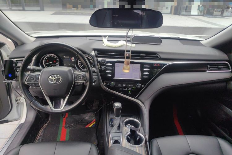 Used Toyota Camry 2018 2.0G Luxury Edition Center Console