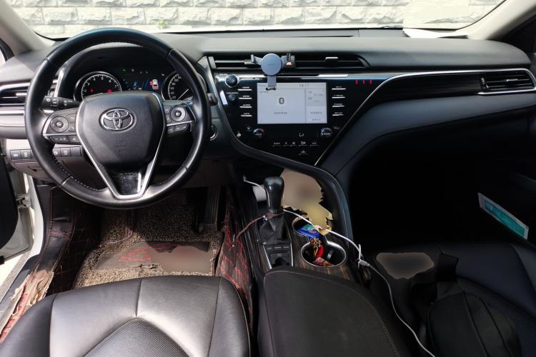 Used Toyota Camry 2018 2.5G Luxury Edition Center Console