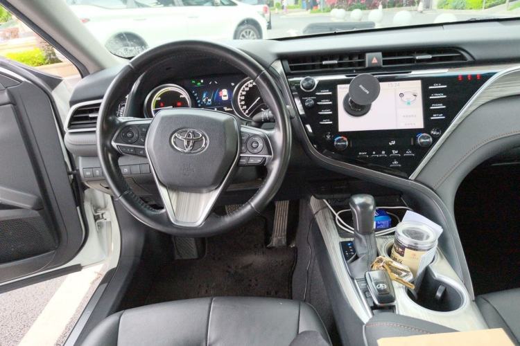 Used Toyota Camry 2018 Dual-Engine 2.5 HG Luxury Edition Center Console