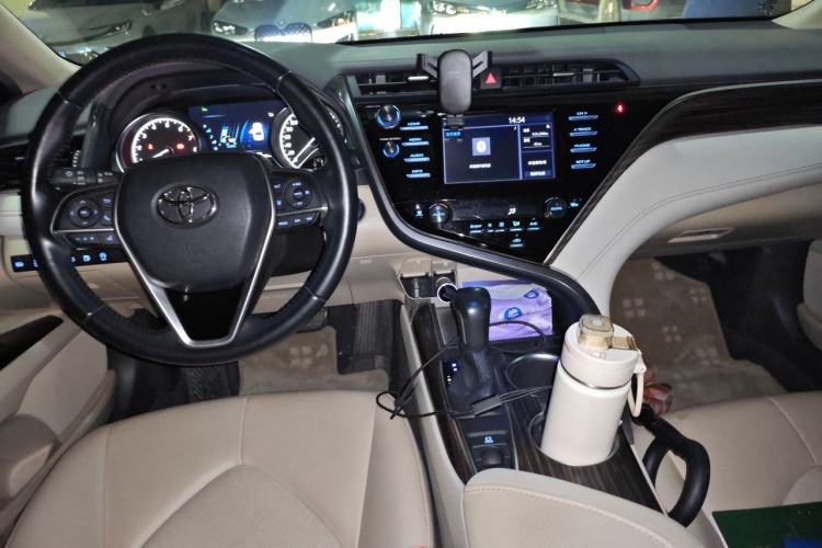 Used Toyota Camry 2018 2.0G Luxury Edition Center Console