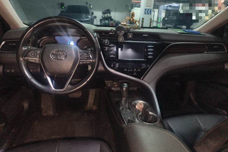 Used Toyota Camry 2018 2.0G Luxury Edition Center Console