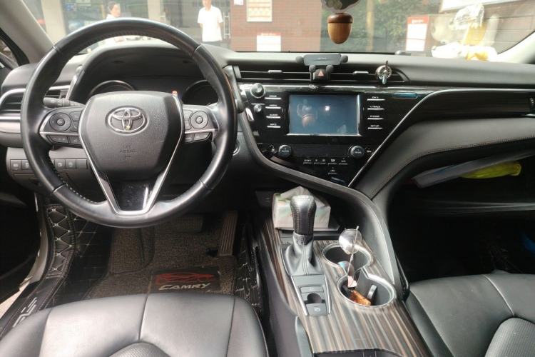 Used Toyota Camry 2018 2.0G Luxury Edition Center Console