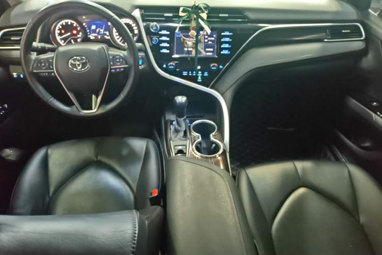 Used Toyota Camry 2018 2.0G Luxury Edition Center Console