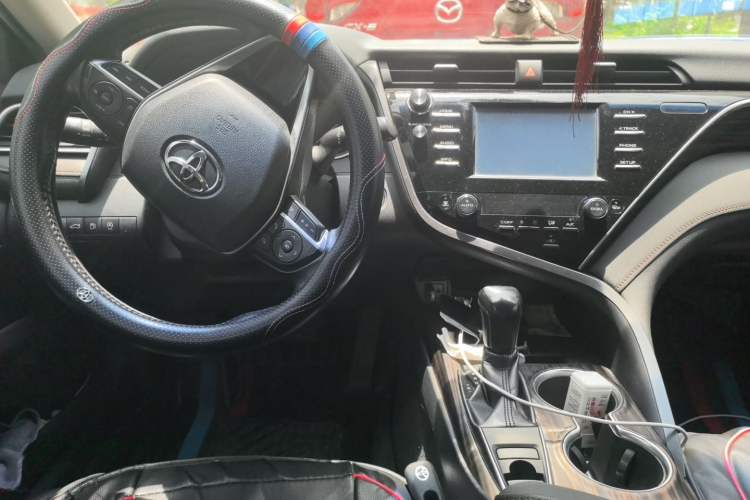 Used Toyota Camry 2018 2.0G Luxury Edition Center Console
