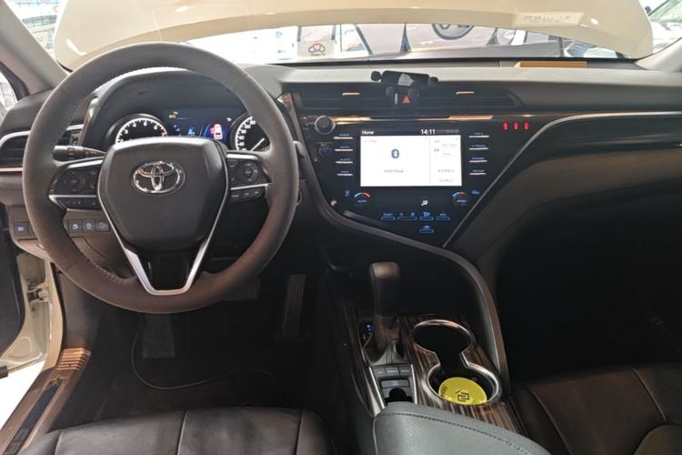 Used Toyota Camry 2018 2.5G Luxury Edition Center Console