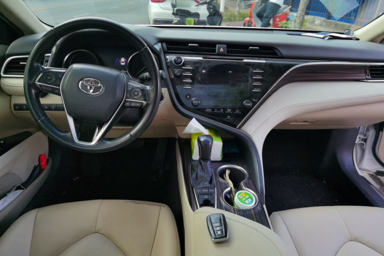 Used Toyota Camry 2018 2.5G Luxury Edition Center Console