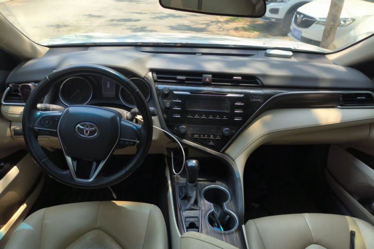 Used Toyota Camry 2018 2.0E Leading Edition Center Console