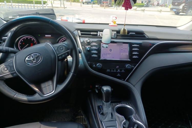 Used Toyota Camry 2018 2.0G Luxury Edition Center Console