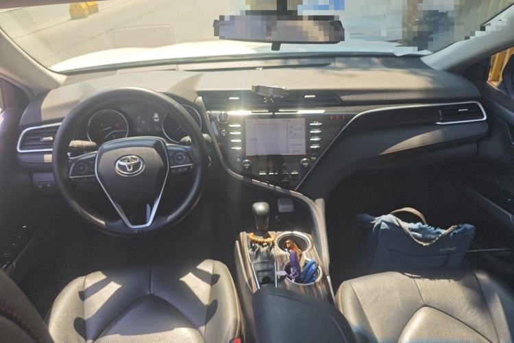 Used Toyota Camry 2018 2.5G Luxury Edition Center Console