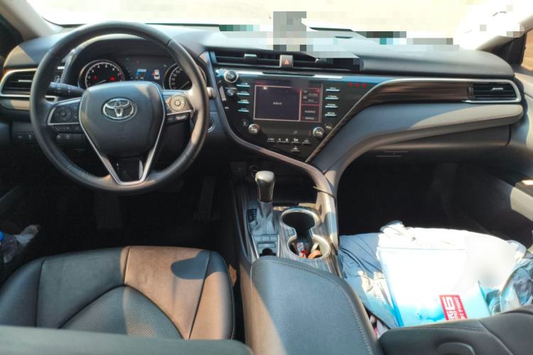 Used Toyota Camry 2018 2.5G Luxury Edition Center Console