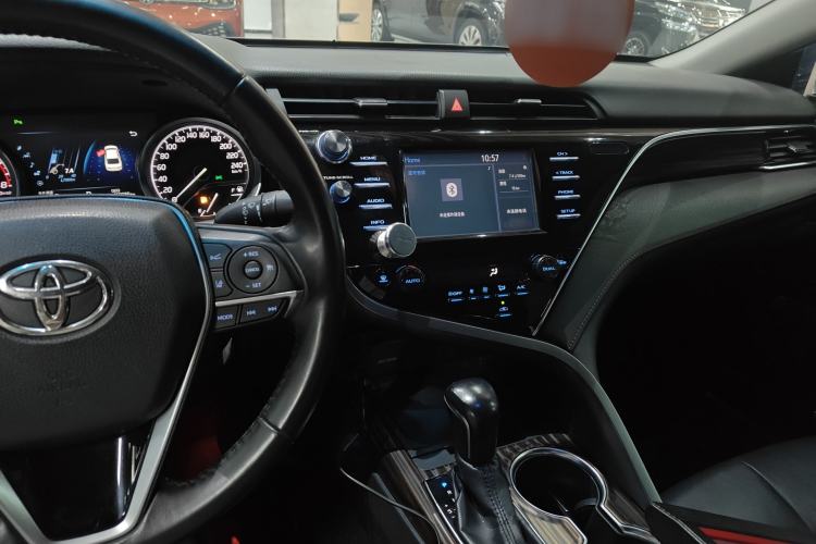 Used Toyota Camry 2018 2.0G Luxury Edition Center Console