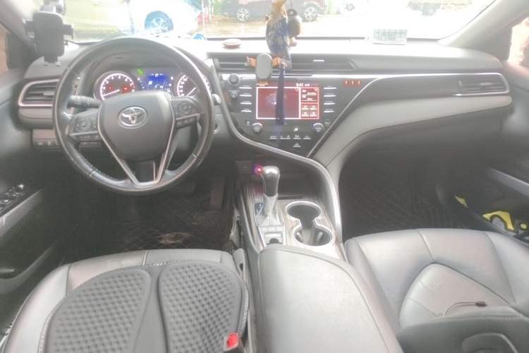 Used Toyota Camry 2018 2.5G Luxury Edition Center Console
