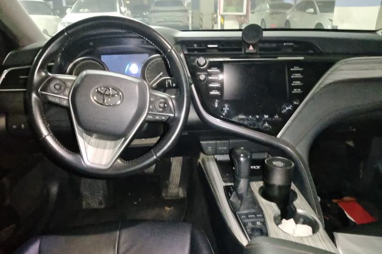 Used Toyota Camry 2018 Dual-Engine 2.5 HG Luxury Edition Center Console