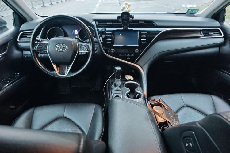 Used Toyota Camry 2018 2.0G Luxury Edition Center Console