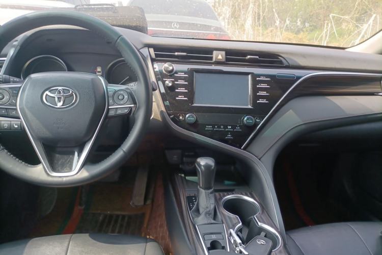 Used Toyota Camry 2018 2.0G Luxury Edition Center Console