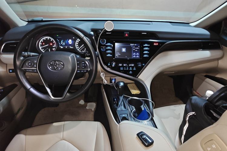 Used Toyota Camry 2018 2.0G Luxury Edition Center Console