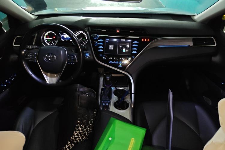 Used Toyota Camry 2018 Dual-Engine 2.5 HG Luxury Edition Center Console
