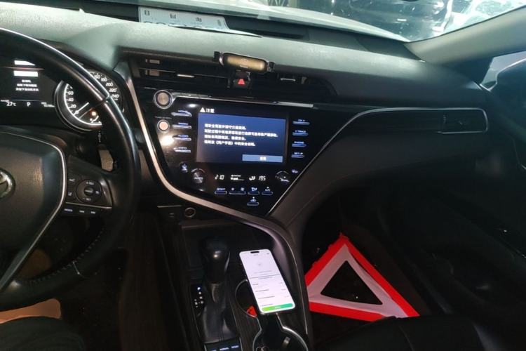 Used Toyota Camry 2018 2.5G Luxury Edition Center Console