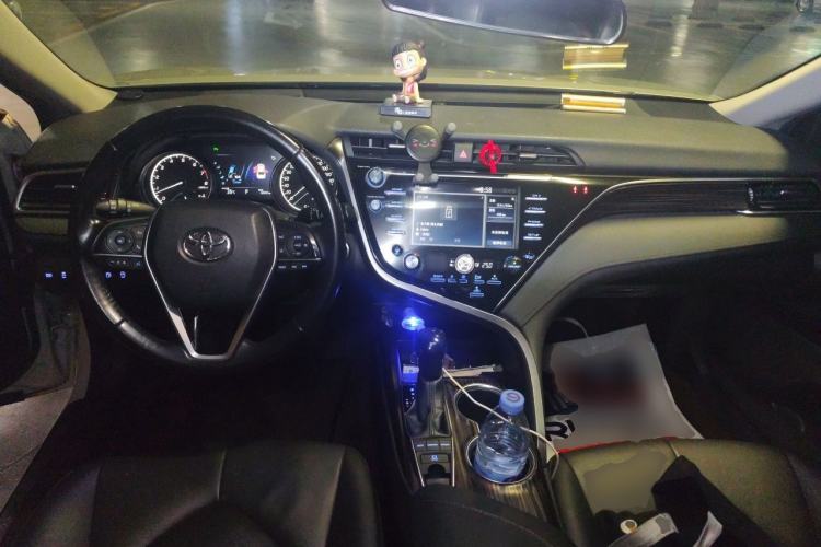 Used Toyota Camry 2018 2.5G Luxury Edition Center Console