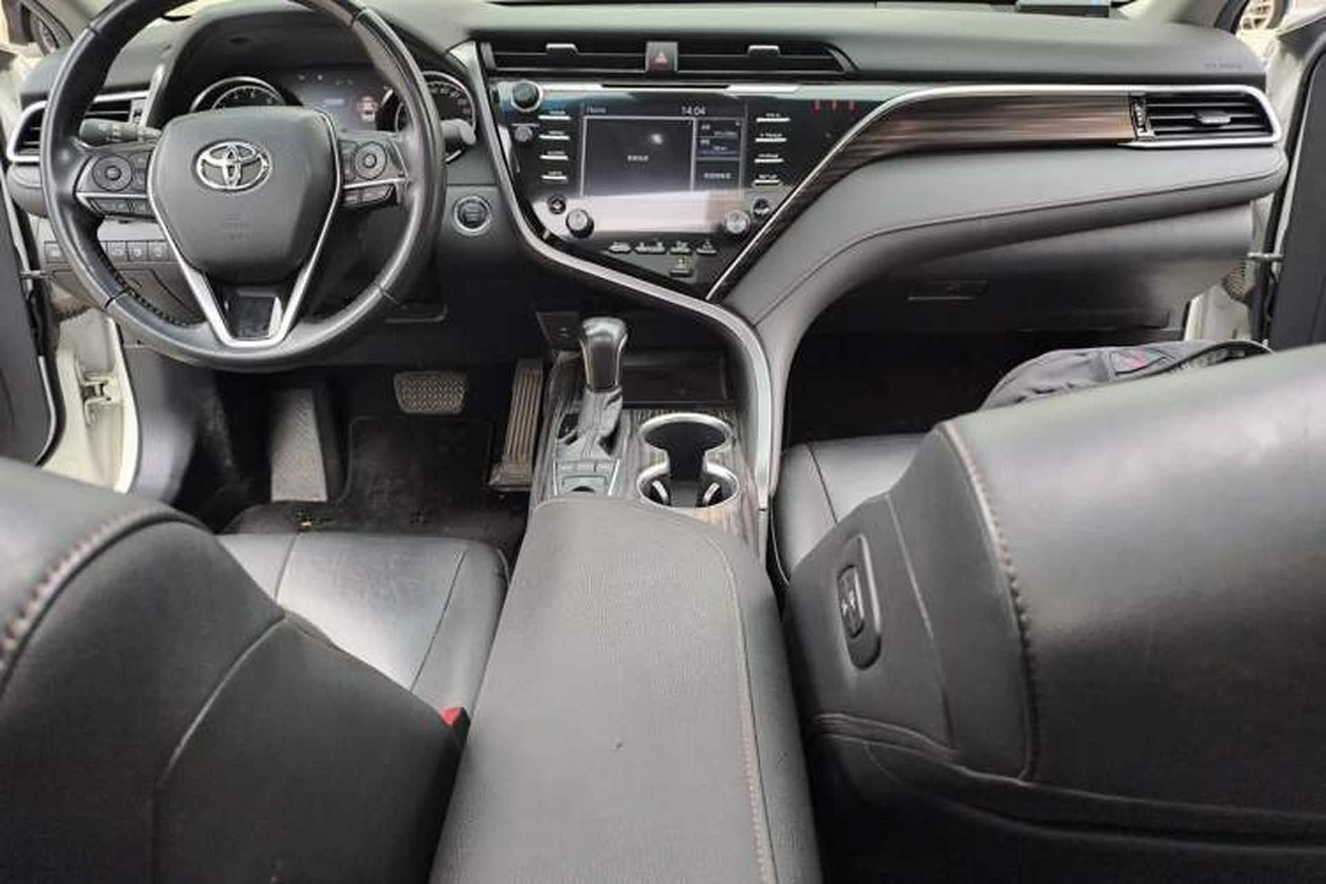 Used Toyota Camry 2018 2.5G Luxury Edition Center Console
