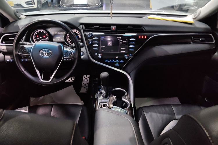 Used Toyota Camry 2018 2.5G Luxury Edition Center Console