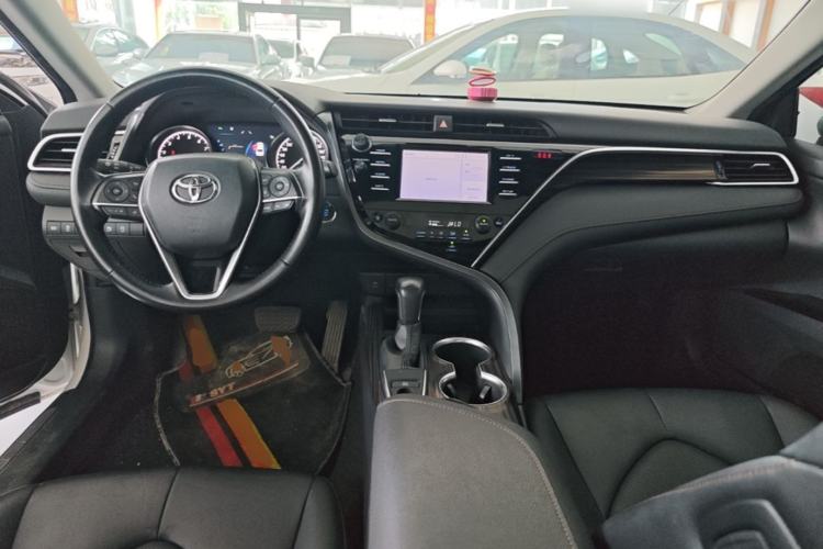 Used Toyota Camry 2018 2.0G Luxury Edition Center Console