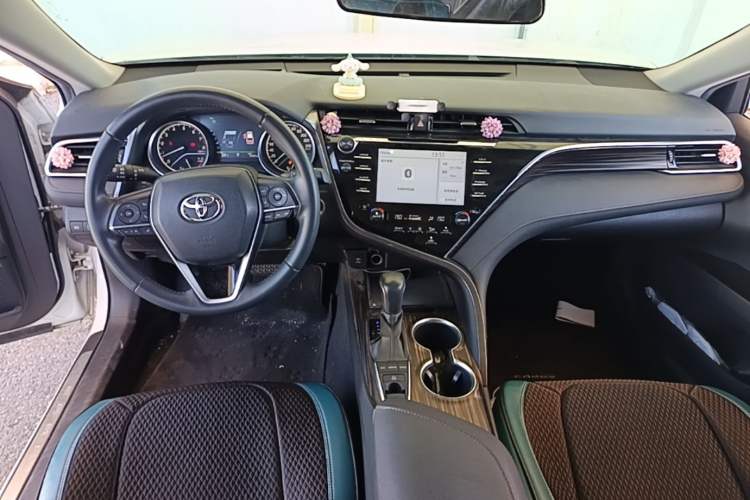 Used Toyota Camry 2018 2.5G Luxury Edition Center Console