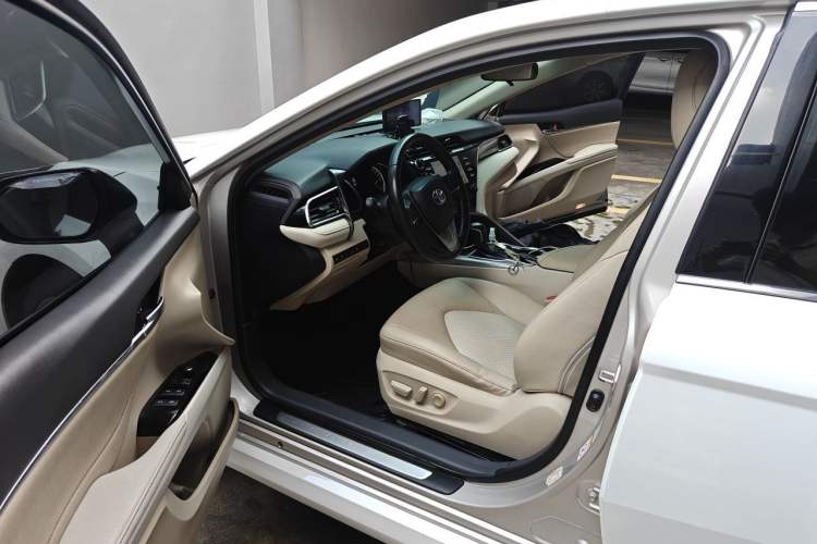 Used Toyota Camry 2018 Dual-Engine 2.5 HG Luxury Edition Driver Seat