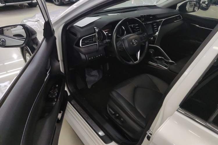 Used Toyota Camry 2018 2.0G Luxury Edition Driver Seat