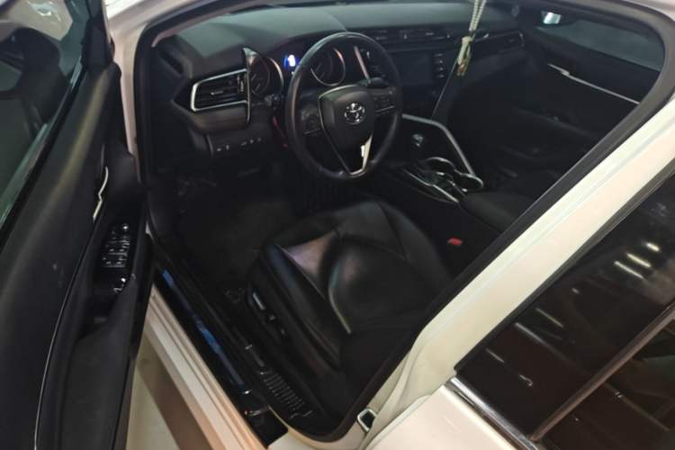 Used Toyota Camry 2018 2.0G Luxury Edition Driver Seat
