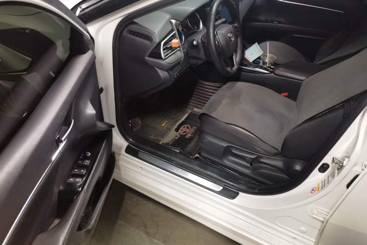 Used Toyota Camry 2018 2.0S FENGSHANG Edition Driver Seat